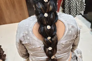 Gayatri joshi makeup artist