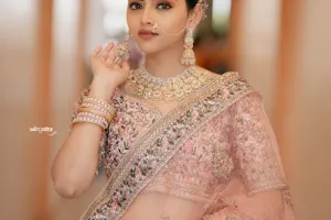 AB Makeup Studio &amp; Academy ( Aarti Bhatkar)