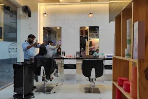 Roots Magma Unisex Salon