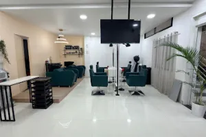 Mona's Makeover Studio &amp; Family Salon