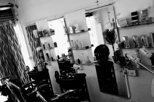 Flora Family Salon