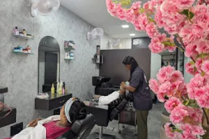 Midas Touch Women's salon