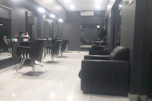 BLACK LEAF MENS SPA &amp; SALON