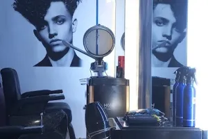 Peacock Mens Salon Kalavasal