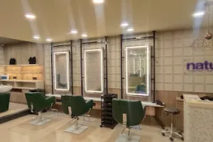 Naturals Salon
