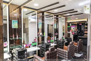 Green Trends Unisex Hair &amp; Style Salon - Iyer Bungalow
