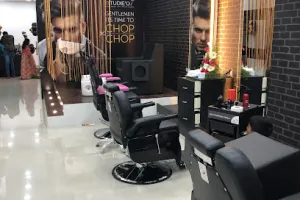 Studieo7 Signature Lounge Family Salon and Bridal Studio