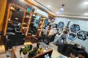 Auro Salon