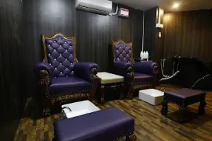 Drizzle Unisex Salon &amp; Spa