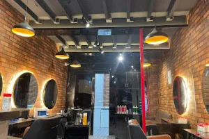 L3 Unisex Salon