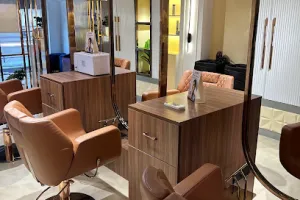 Naturals Unisex Hair And Style Salon