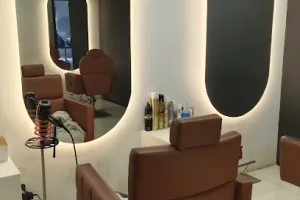 Limraz Luxe Unisex Salon - Cantonment