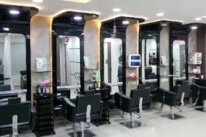 B&amp;B unisex family salon
