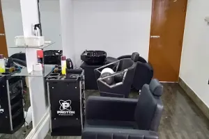 Menz &amp; womenz unisex Beauty Parlour
