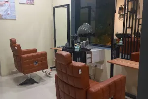 SEESAA UNISEX SALON
