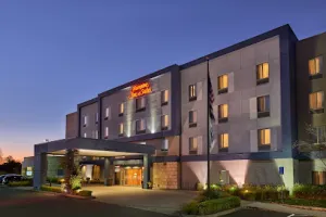 Hampton Inn &amp; Suites Salem