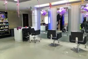 Naturals Salon