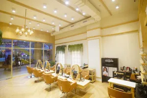 Zazzle Salon - VR Mall Anna Nagar