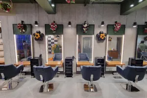 Page 3 Luxury Salon &amp; Makeover Studio