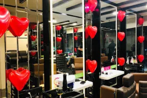 GREEN TRENDS Unisex Hair and Style Salon