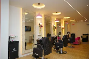 RUTH BEAUTY PARLOUR