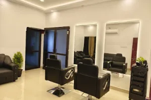 HTurns Ladies Salon &amp; Makeup Artistry (Humaise)