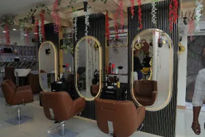 Nowmi Unisex Salon