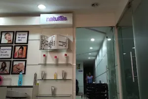 Diva Natural Unisex Salon Dharapuram