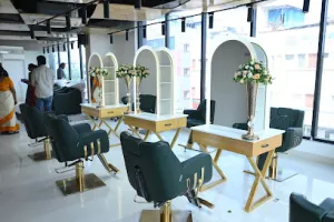 Zenzi Unisex Salon Avadi