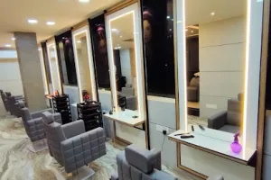 Naturals Salon