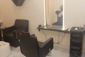 SHINE HAIR 'N' BEAUTY SALON