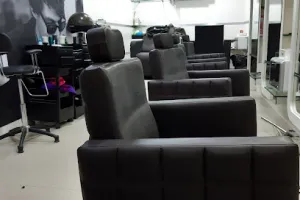 green trends Unisex Hair &amp; Style Salon