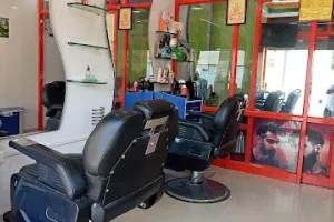 NEW TAMILAN SALOON