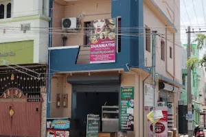 Shanmathi beauty parlour