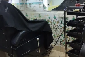PEACOCK UNISEX SALON