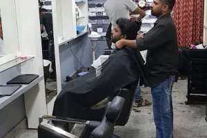 PEACOCK UNISEX SALOON