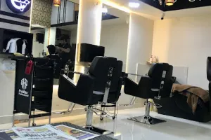 Cut it premium salon