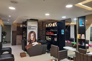 Green Trends Unisex Hair &amp; Style Salon