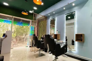 Reflect Hair and Beauty Unisex Salon