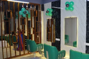 M&amp;B Unisex Saloon Academy