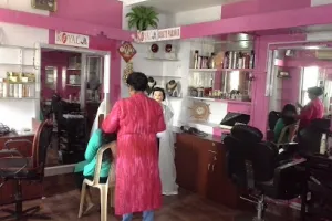 Royal Beauty Parlor &amp; Training Centre