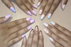 Queen Beauty Salon &amp; Academy