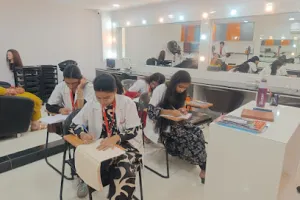 VLCC School of Beauty - Maninagar