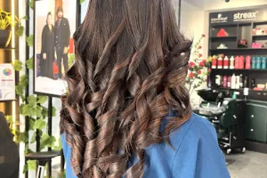 SIGNATURE THE BEAUTY SALON &amp; ACADEMY
