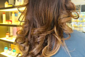 F Unisex Salon &amp; academy