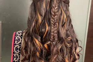 Highlight beauty saloon &amp; academy rajkot