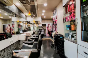 Muskan's Makeover &amp; Academy