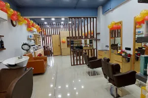 Kartik Signature salon &amp; academy |best salon in Anand | hair academy | makeup studio| beauty salon