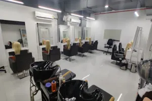 VLCC School of Beauty - Institute in Vyttila, Ernakulam