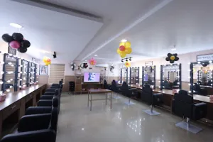 Leaders School of Fashion and Beauty